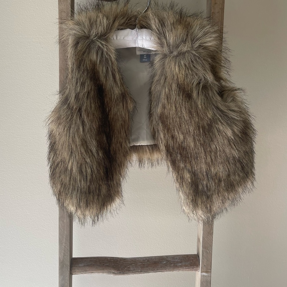 Old Navy Girl’s Faux Fur Vest